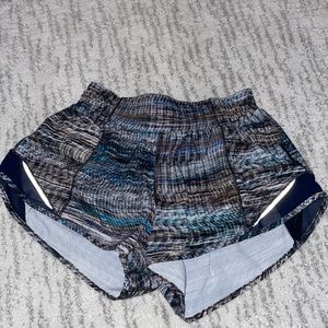 Lululemon hotty hot 2.5 shorts